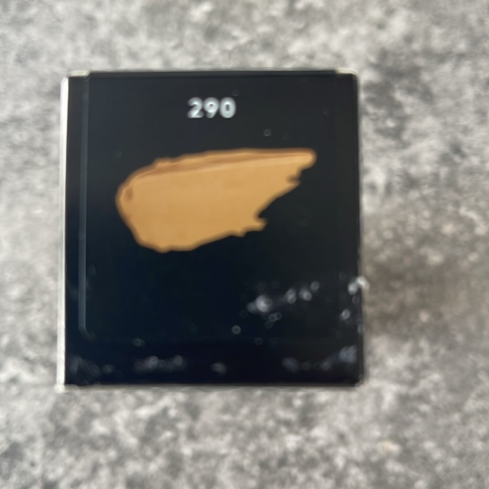 Fenty 290 Prp Filt’r Soft Matte Longwear Foundation - Picture 4 of 5